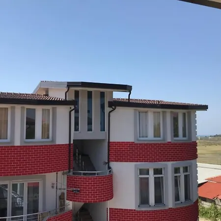 Gjoleka **** 4* Velipoje